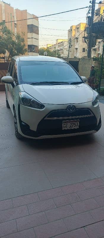 Toyota Sienta 2016 1