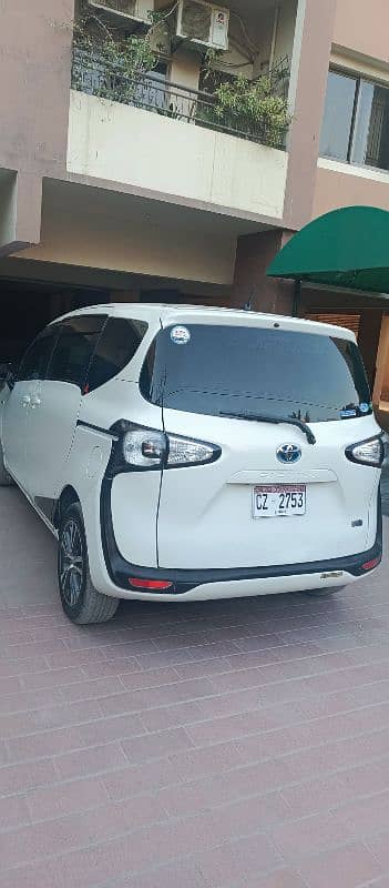 Toyota Sienta 2016 3