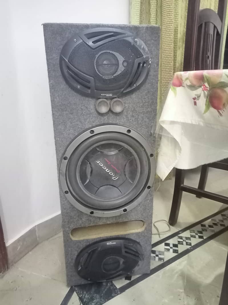 A brand new amplifier with pioneer woofer 8