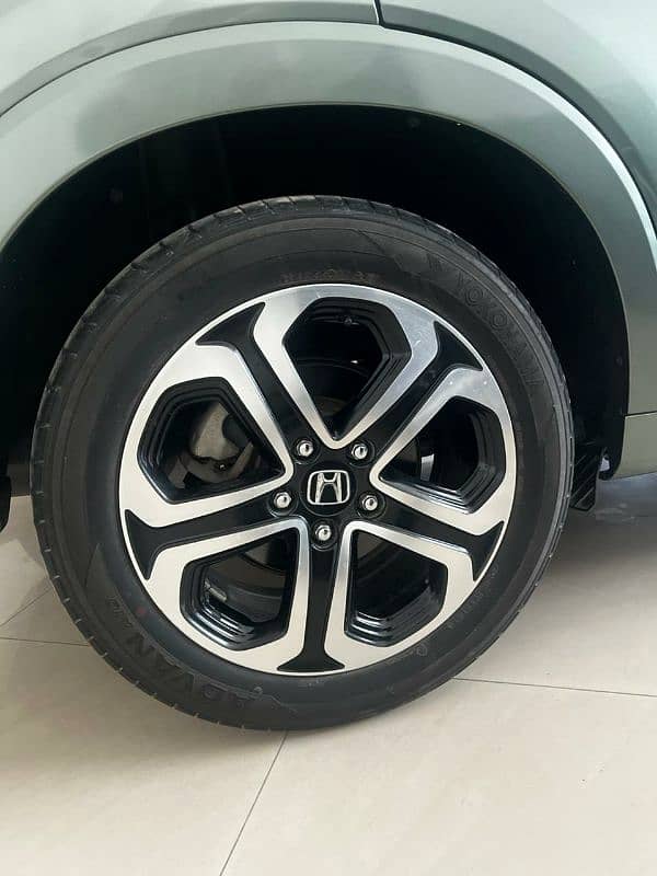 Honda Vezel Full option 19/24 7