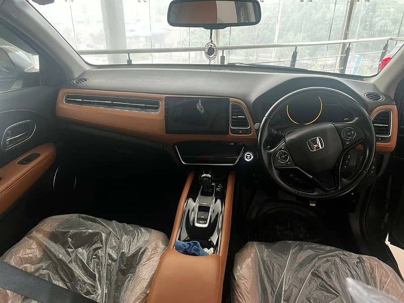 Honda Vezel Full option 19/24 11