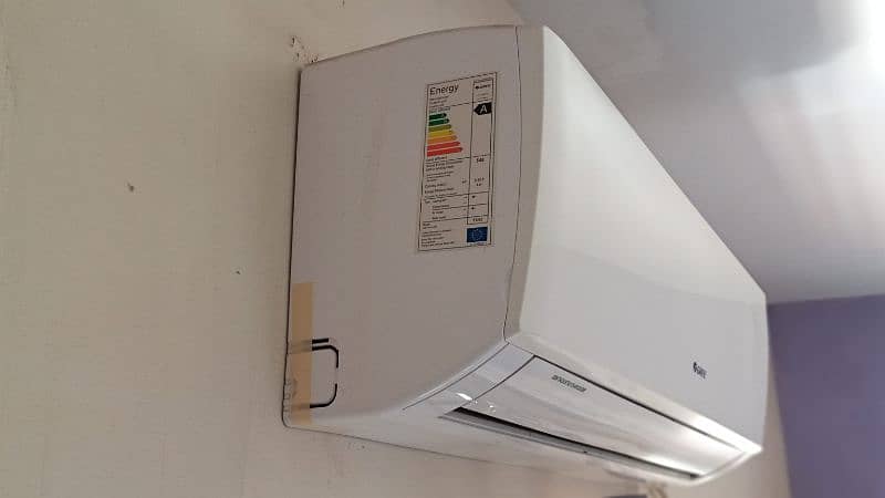 1 ton split gree non inverter condition new one month use 3