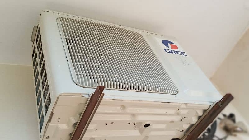 1 ton split gree non inverter condition new one month use 8