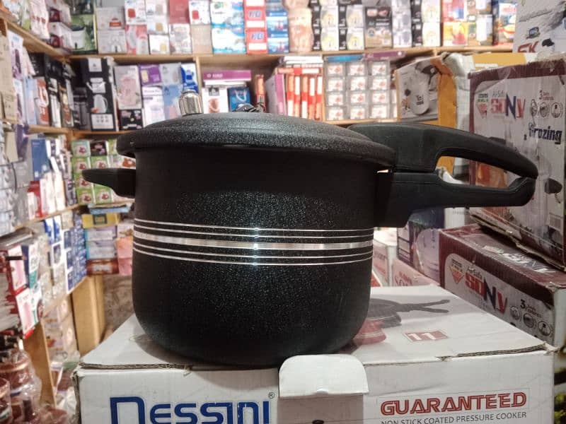 Nonstick Pressure Cooker 11/13 Liter 2