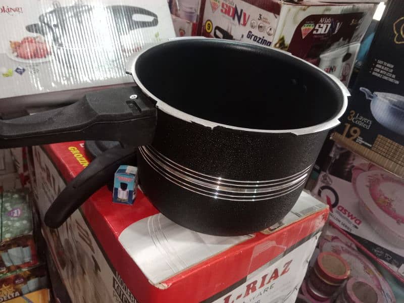 Nonstick Pressure Cooker 11/13 Liter 6