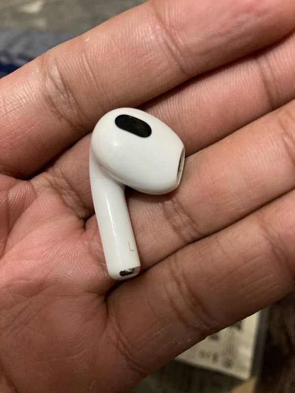 Apple airpods Gen 3 ( Left earpieces only) 1