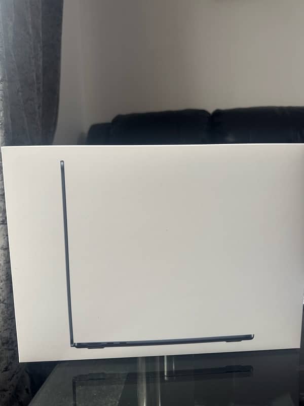 Macbook Air M3 - 256/16 - Midnight - Brand New 5