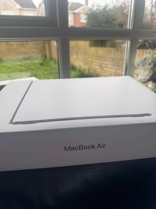 Macbook Air M3 - 256/16 - Midnight - Brand New 0