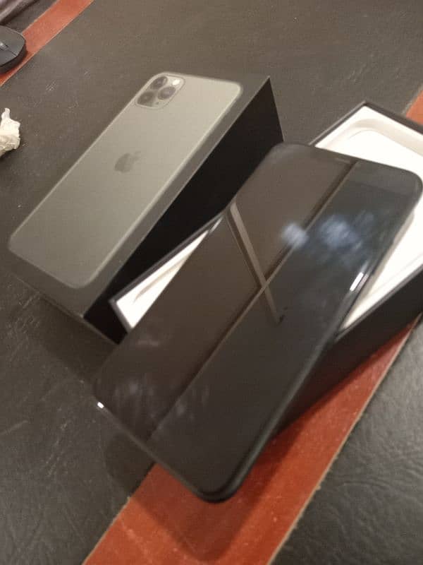 iPhone 11 pro max pta approved 6