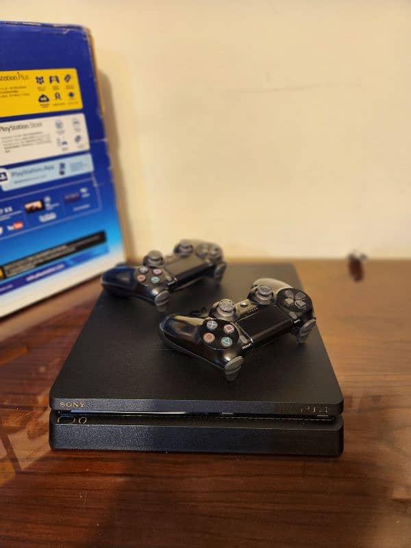 PS4 SLIM dual Controller Almost New 500GB 3