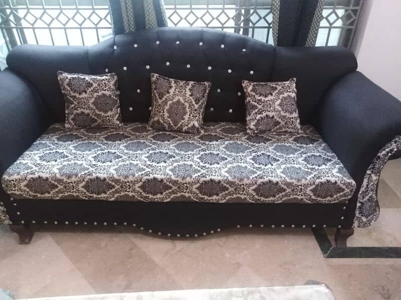 7 seaters sofa set. 5