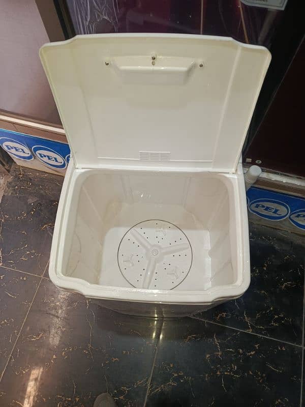 Baby size washing machine and spin dryer 9