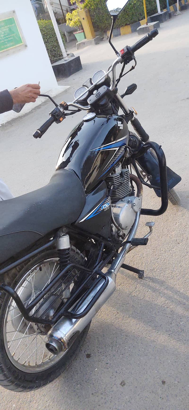 Suzuki GS 150 2013 4