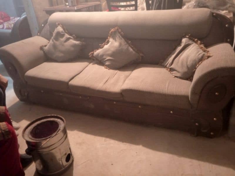 6 seter sofa set with center table 0