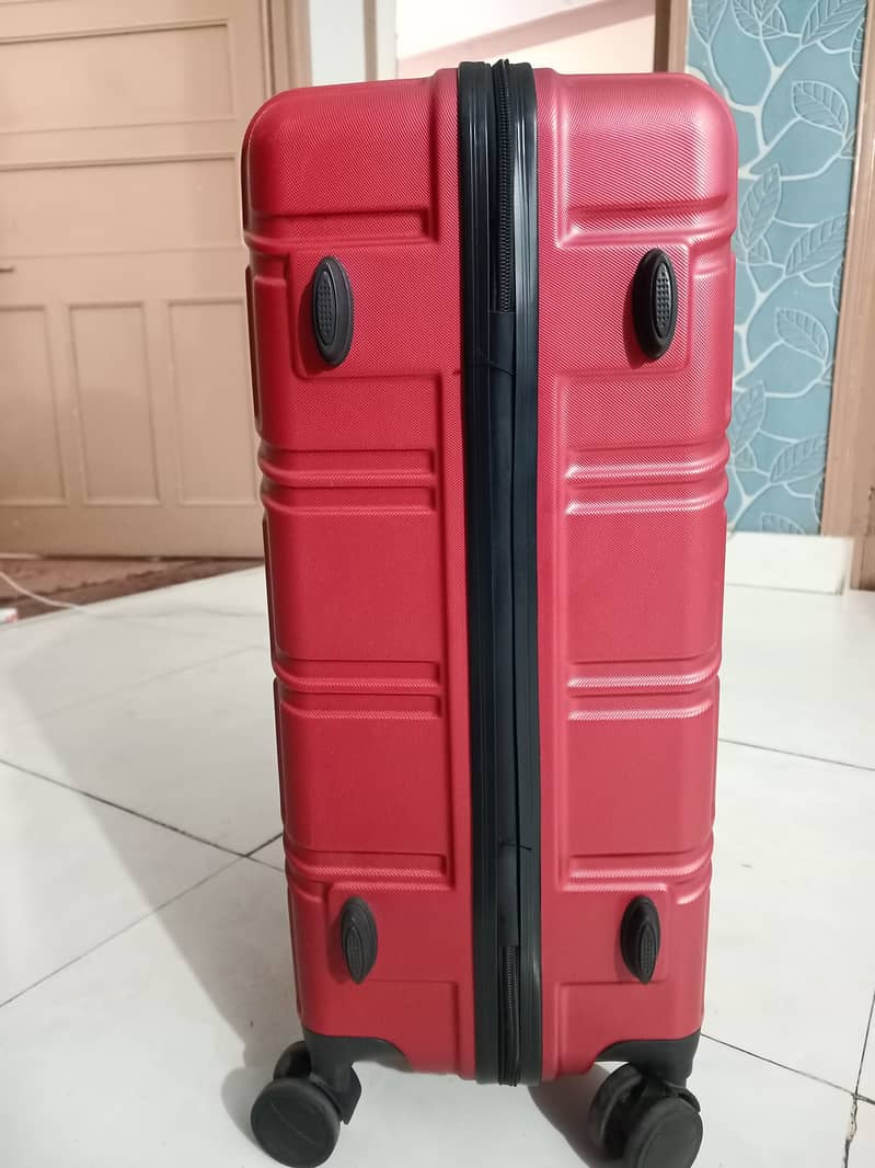 Luggage/suitcase (medium) 6