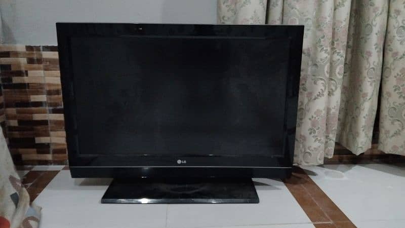 LG tv 38 inch 1