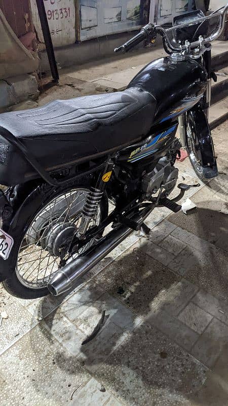 Bilkol new condition he  2013 Model he bike bilkol OK he koi Kam nahi 2