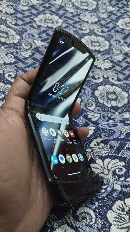 Motorola razar foldable for businessman 5