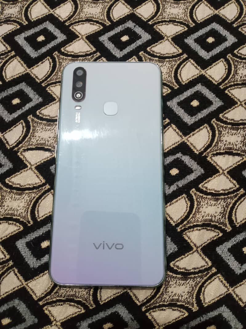 Vivo Y17 1