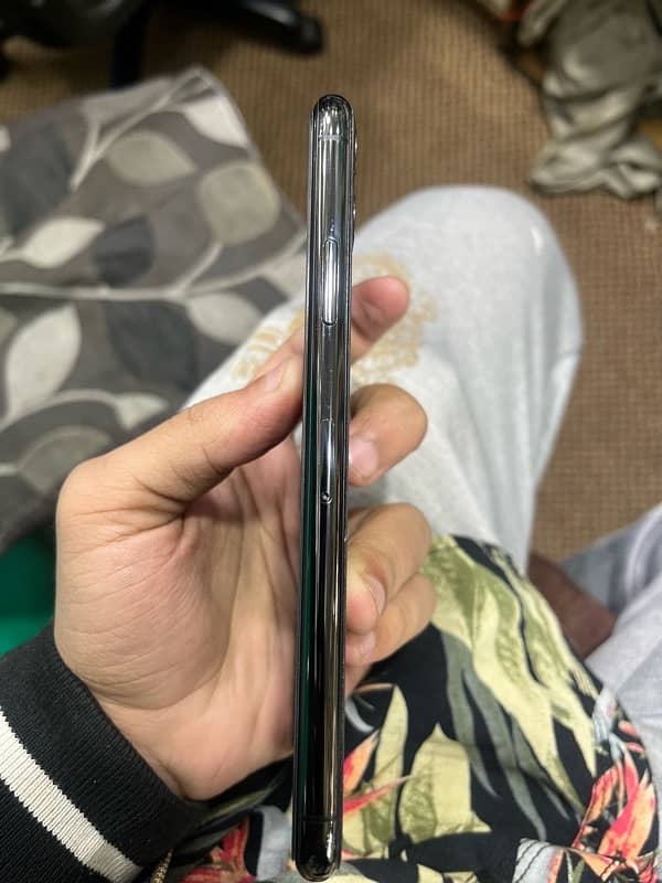 I phone 11 pro max non pta factory unlock 2