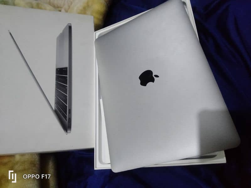 MacBook Pro (2016) core i5 ,, 8 gb to 256 gb 0