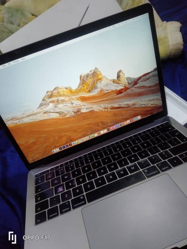 MacBook Pro (2016) core i5 ,, 8 gb to 256 gb 1