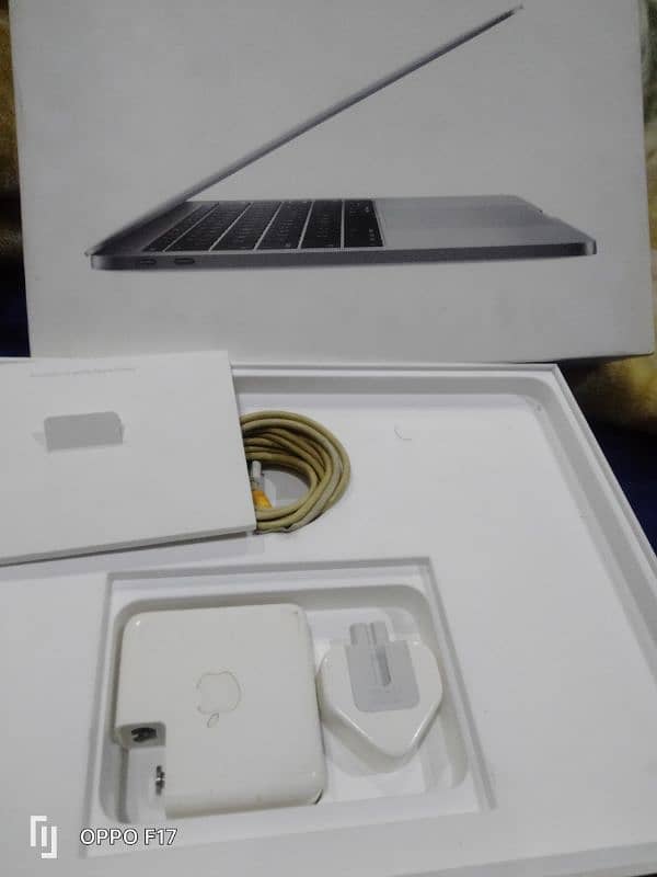 MacBook Pro (2016) core i5 ,, 8 gb to 256 gb 2