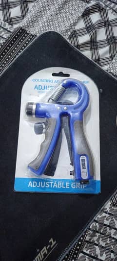 Counting adjustable grip