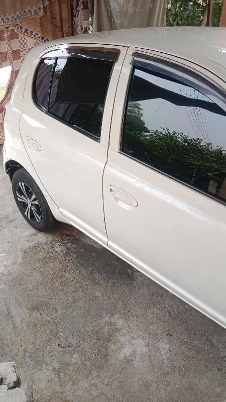 Toyota Vitz 2002 3