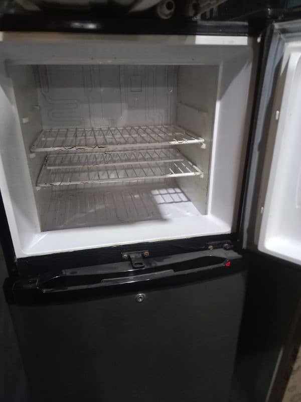 orient fridge for sell in good condition 3