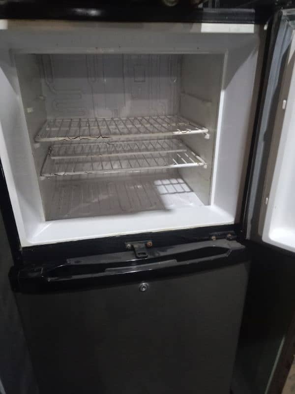 orient fridge for sell in good condition 4