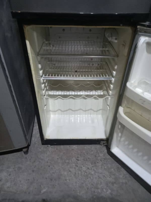 orient fridge for sell in good condition 5