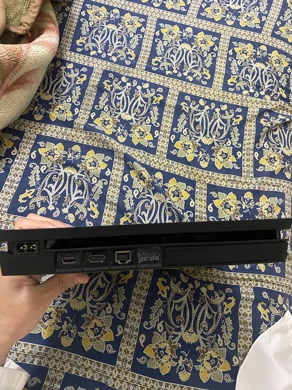 PS4 Slim 1TB 0