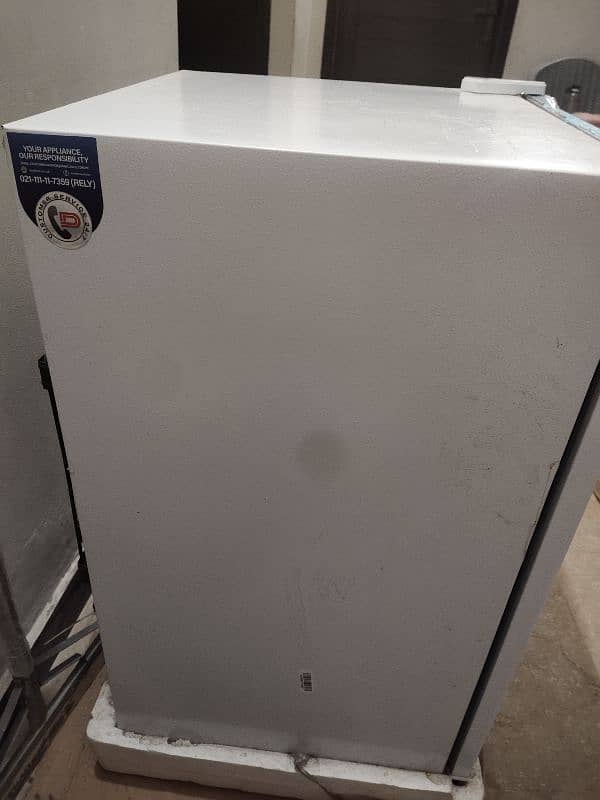 Dawlance Mini fridge 7