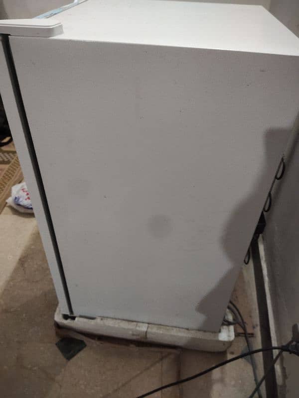 Dawlance Mini fridge 9