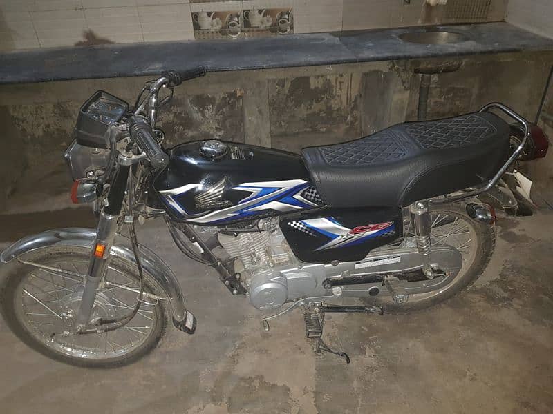 Honda CG 125 BLACK New 4