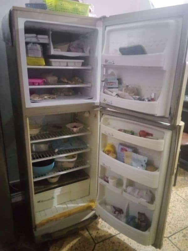 good running condition pel fridge 2