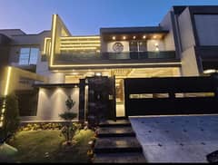 Eden Valley Society Area Boundary Wall Canal Road Faisalabad 11 Marla Brand New Double Heighted Luxury House Double Story For Sale