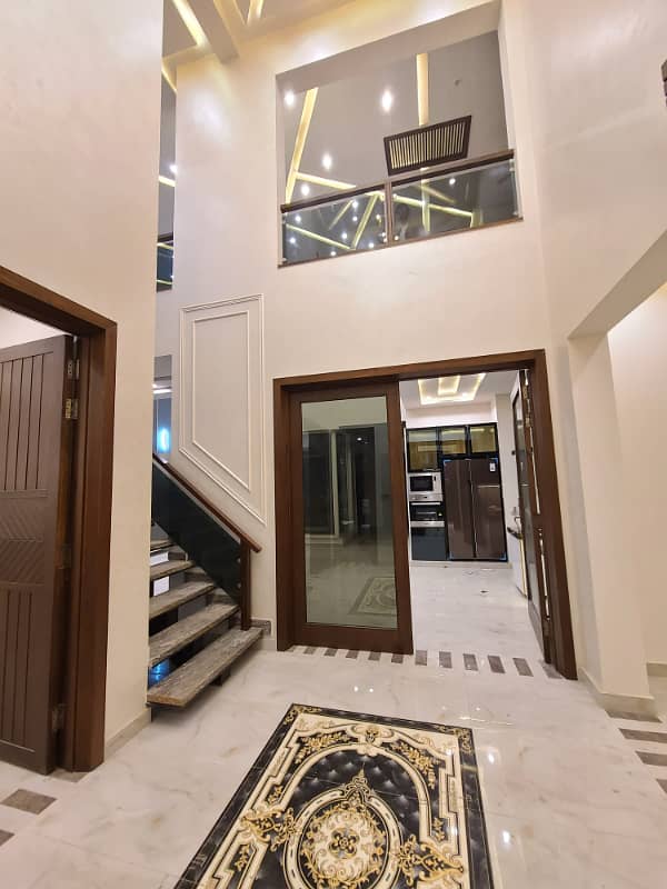 Eden Valley Society Area Boundary Wall Canal Road Faisalabad 11 Marla Brand New Double Heighted Luxury House Double Story For Sale 3