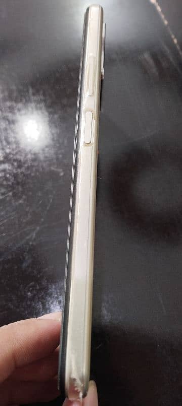 vivo y33T golden colour 8 gb ram 128 gb memory 5