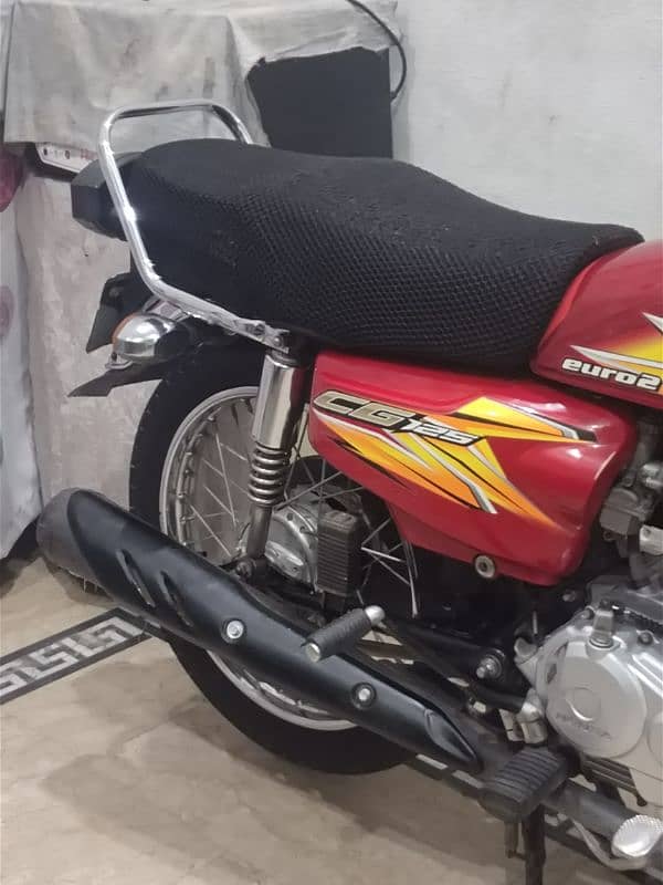 Honda 125 model 2021 first owner one hand use total jenuin 5