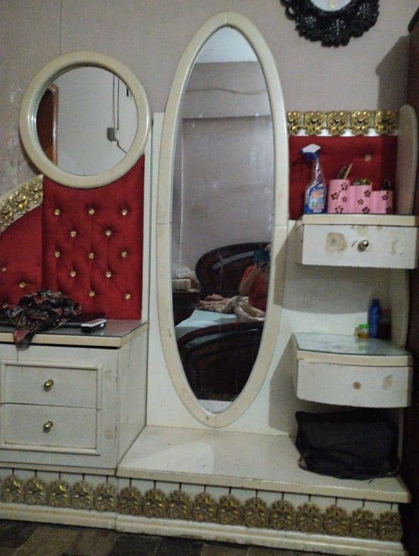 dressing table 0