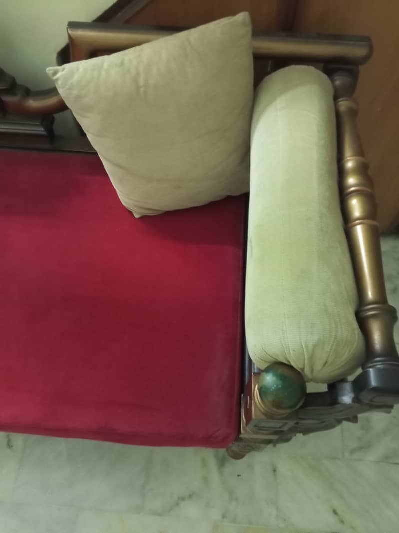 Used sofa but in good condition 2