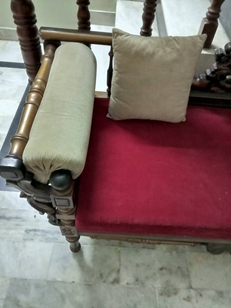 Used sofa but in good condition 3