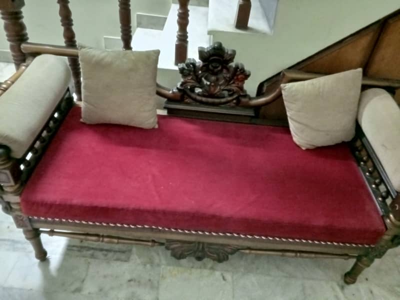 Used sofa but in good condition 4