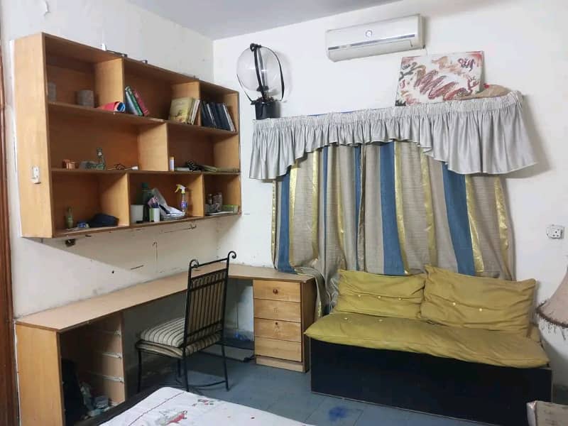 Furnish room in G-10/1 for male near to Nova 4