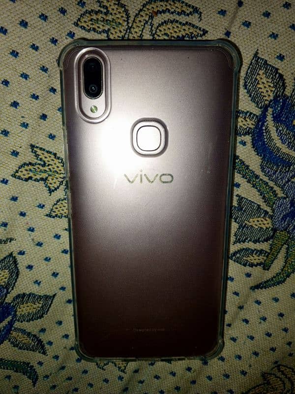 vivo v9 youth . PTA Approved . condition 08/10 . . . 4gb ram . 32gb room . 1