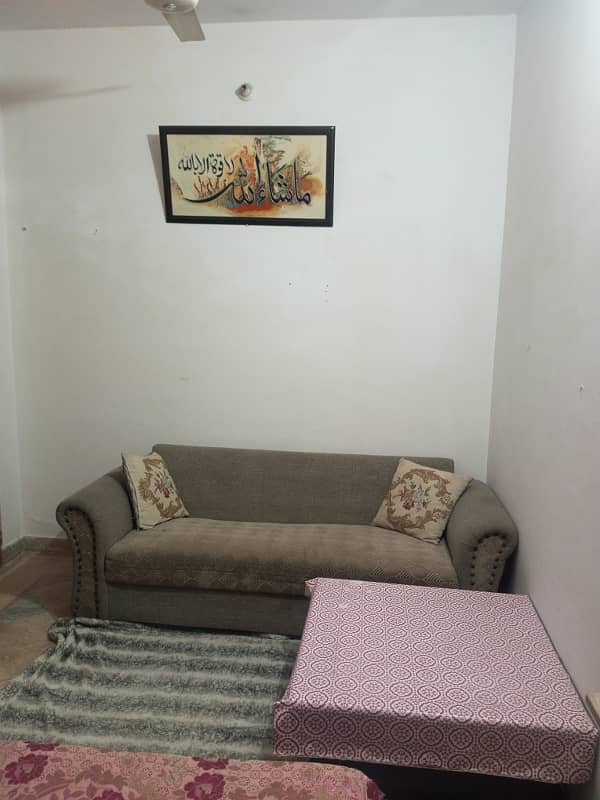 Furnish room available in G11/3 for lady with mess 4