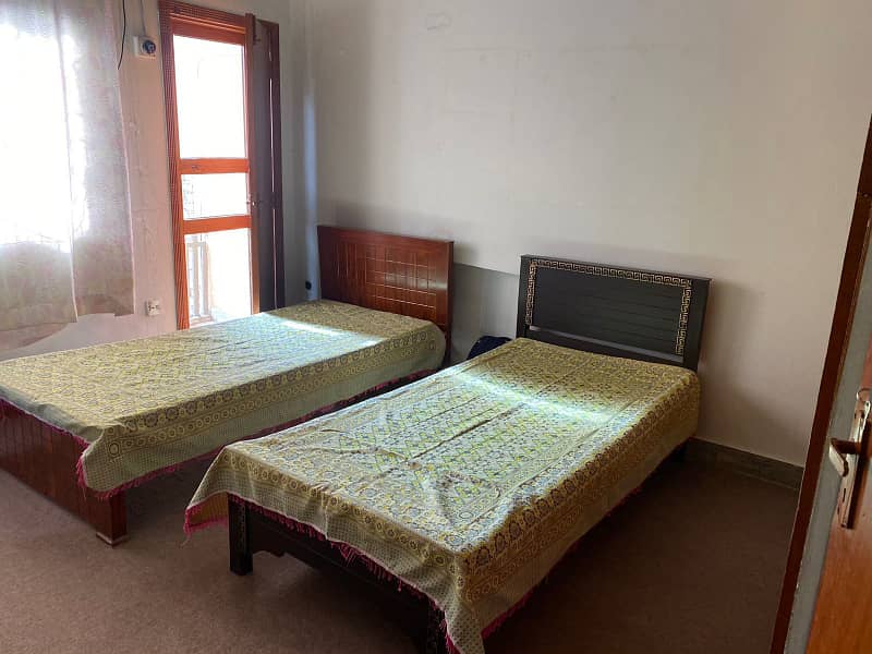 Girl hostel available in G11/2 for ladies 4