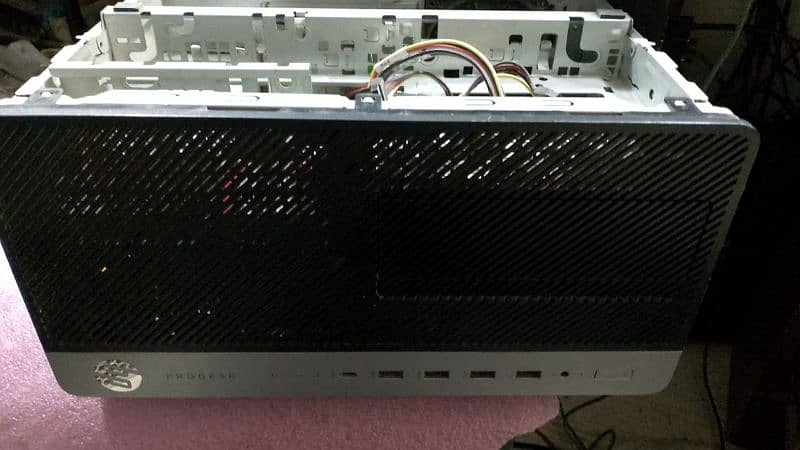 HP prodesk 600 G3 Tower 4